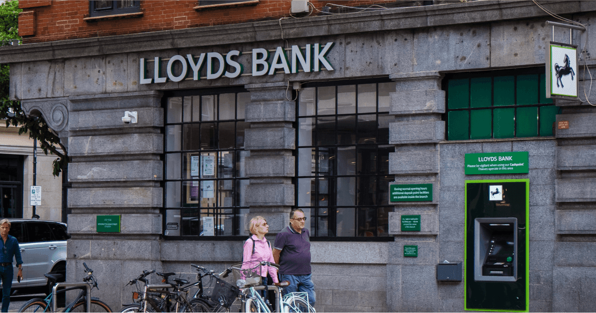 Comparing banks and online transfers for GBP to PKR savings | Profee Blog