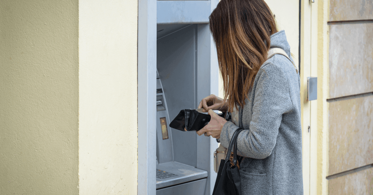 Банкоматы во Франции: полезный гид для мигрантов из СНГ