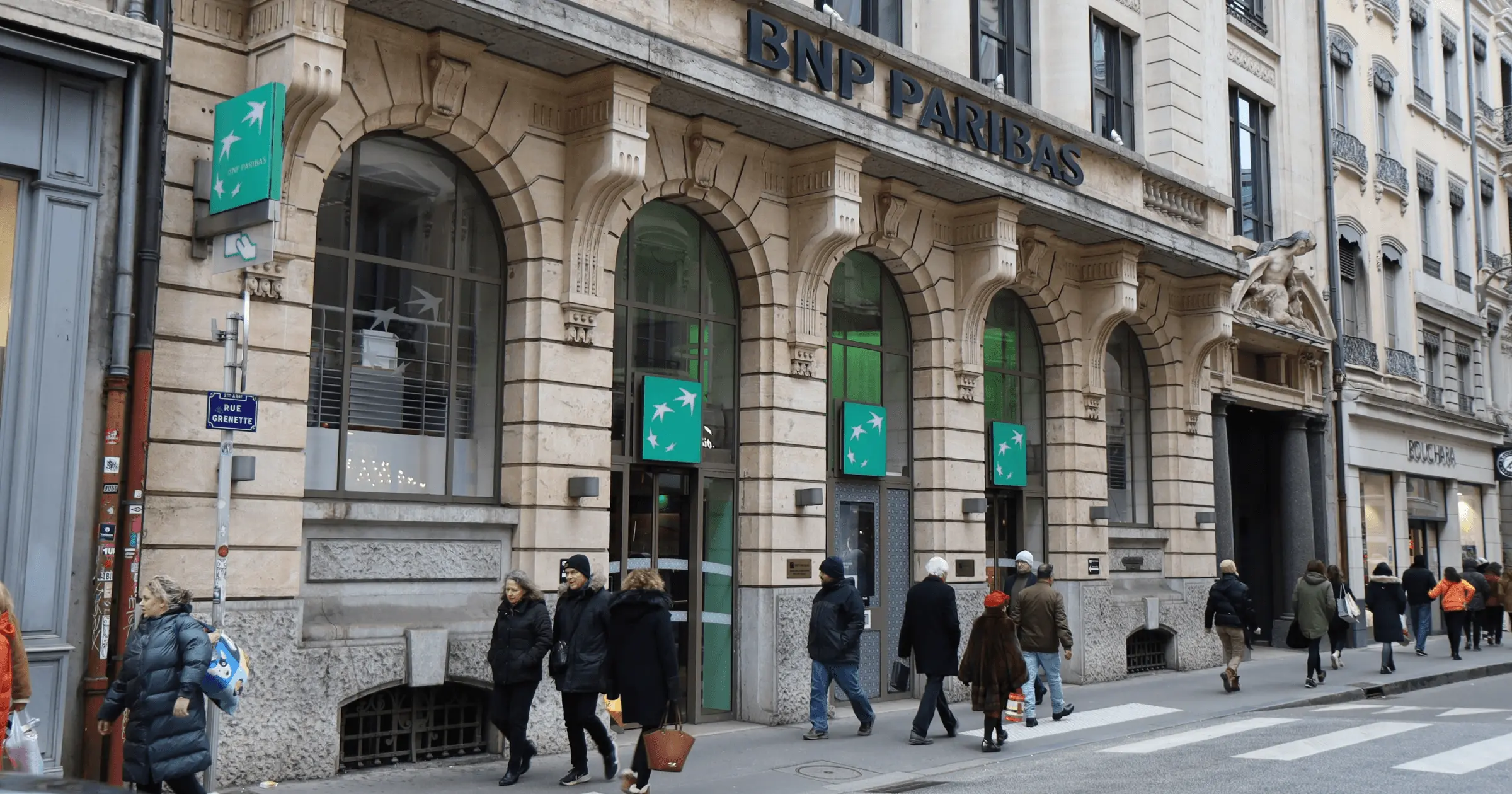 Opening a bank account in France as a foreigner: all you need to know